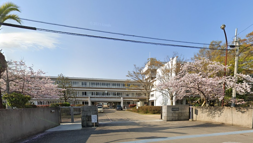 三木町立三木中学校(約2,000m～2,100m)