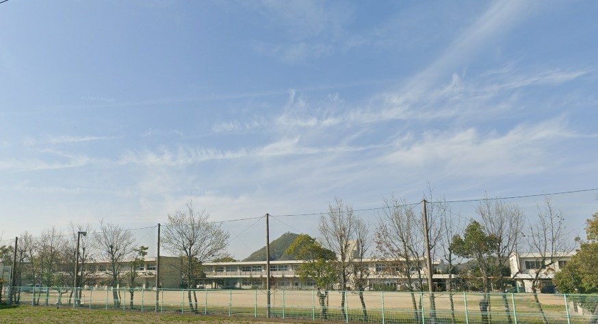 三木町立白山小学校(約1,500m～1,600m)