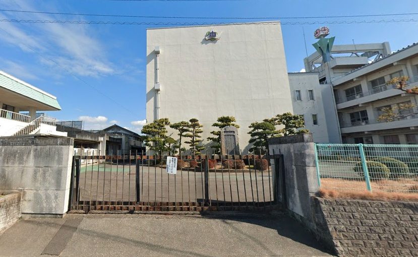 丸亀市立飯山中学校(約500m~600m)