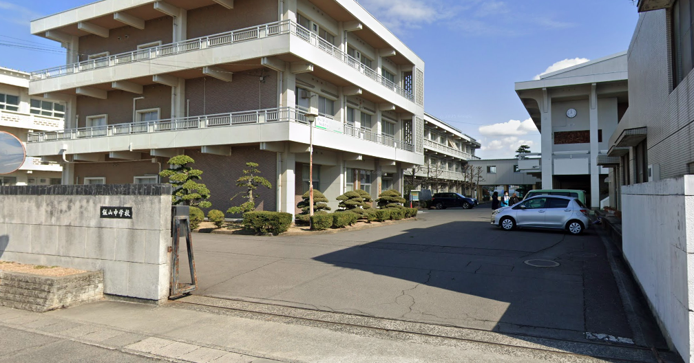 丸亀市立飯山中学校(約401m~501m)
