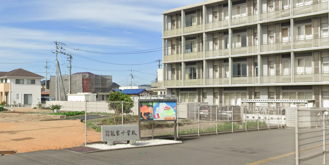高松市立龍雲中学校(約359m~459m)
