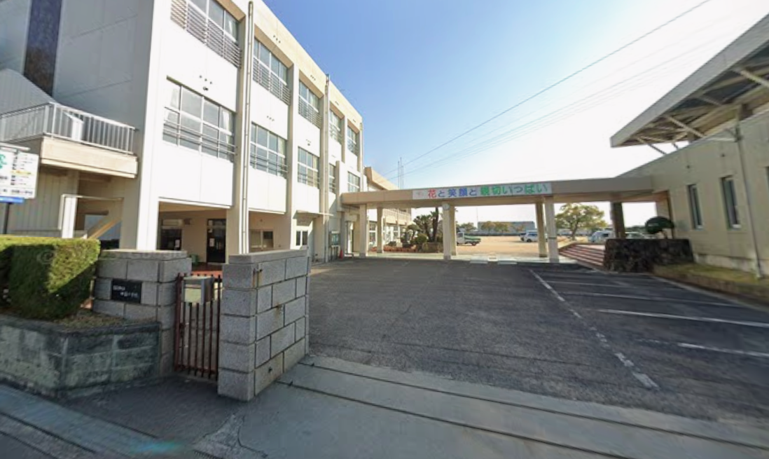 多度津町立四箇小学校(約1,400m~1,500m)